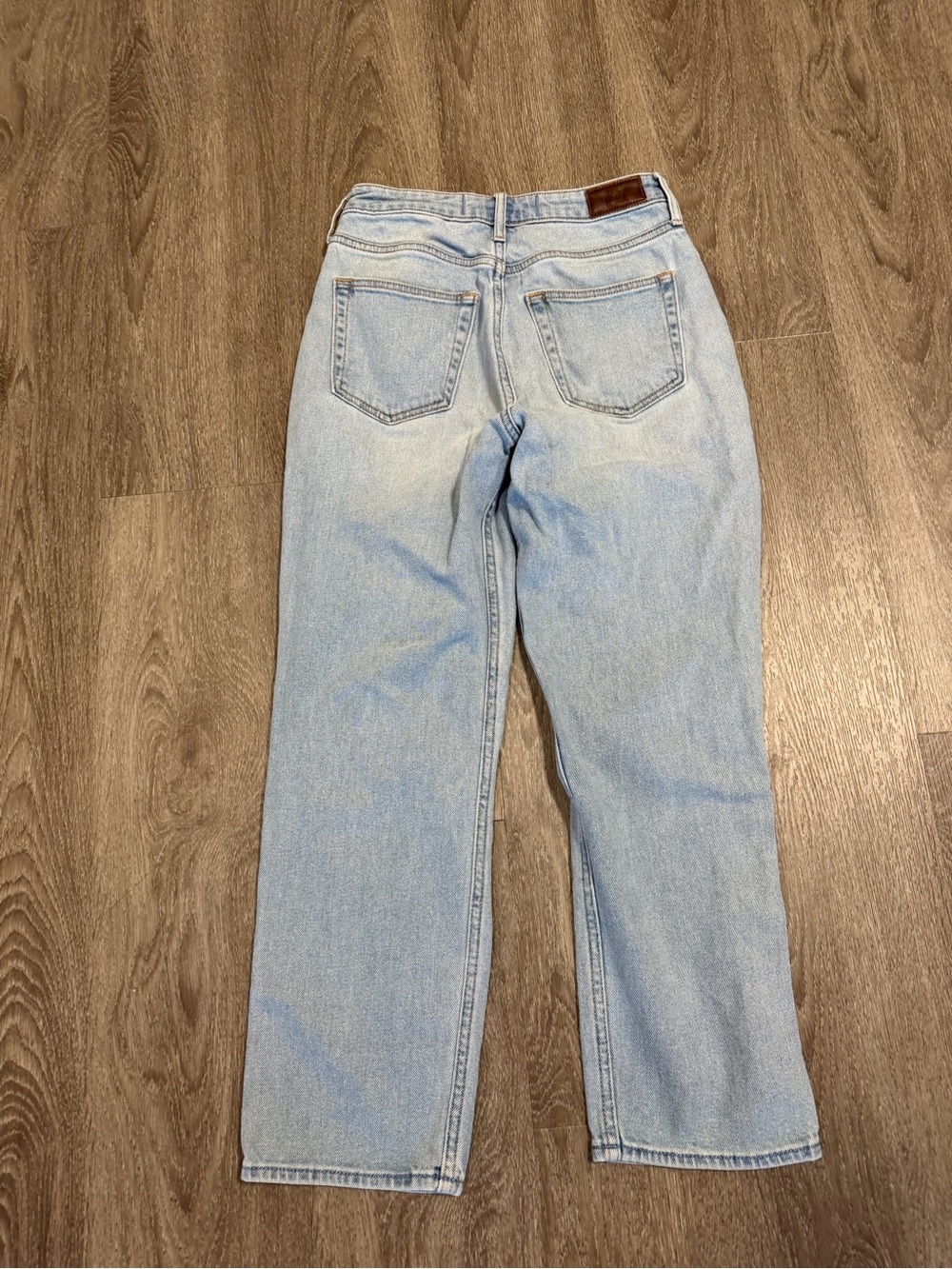 Hollister Ultra High Rise Vintage Straight Leg Jeans - size W:26 L:27 - Picture 4 of 5